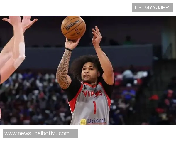 小斯重返赛场展现壮实身材太阳揭幕战再现昔日小霸王风采 小斯重返赛场展现壮实身材太阳揭幕战再现昔日小霸王风采